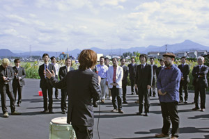 建物土地、草の根まで担保です